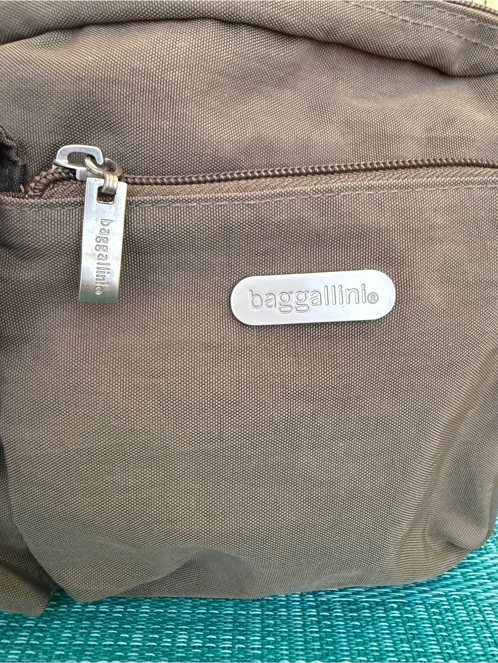 Baggallini Men's Charcoal Grey Crossbody Bag